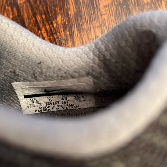 Nike Metcons - Picture 5 of 5